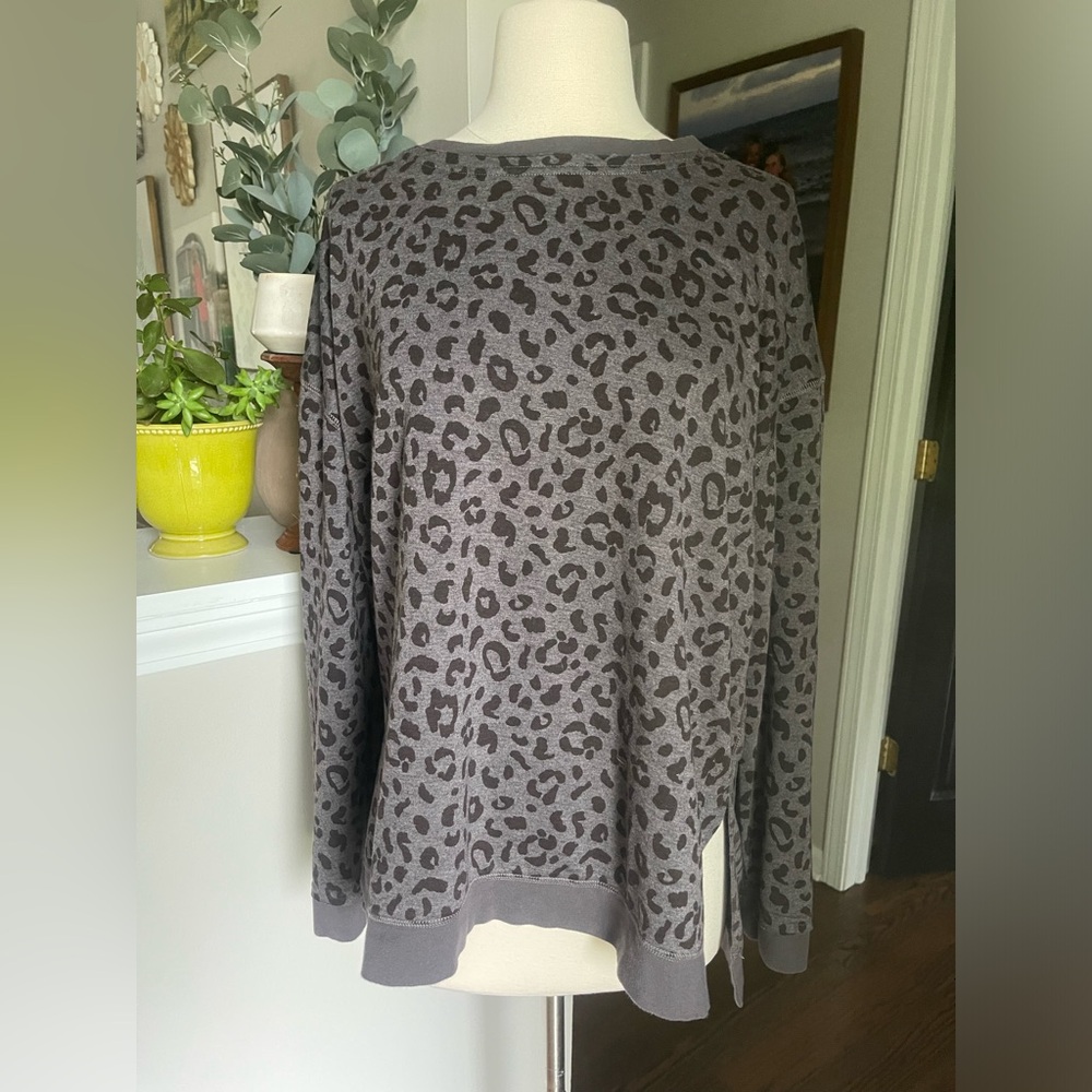 Mudpie leopard cheetah oversized crewneck sweatshirt top M